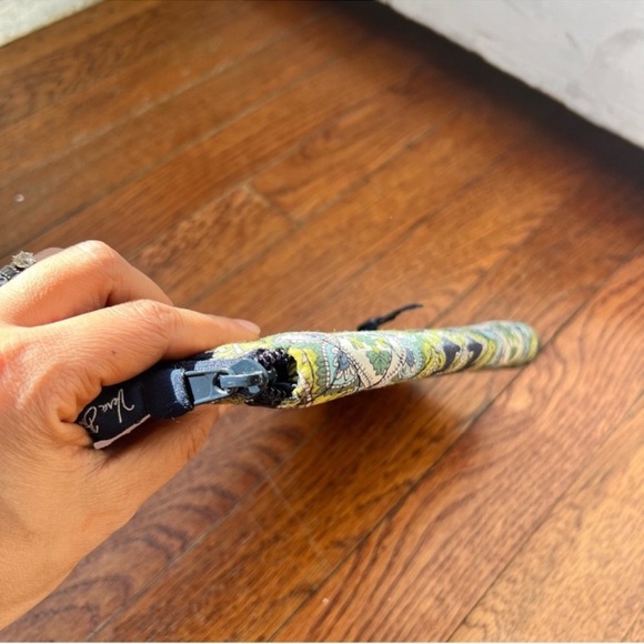 vera bradley Green and blue cambridge full zip around wallet - Picture 2 of 6